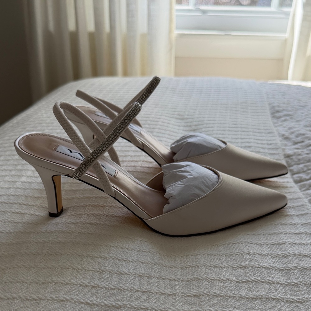 NWT Nina Billie Ivory Pointed-Toe Slingback Heels with Crystal Strap - 8.5